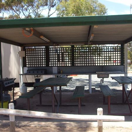 Acclaim Gateway Caravan Park Dundas エクステリア 写真